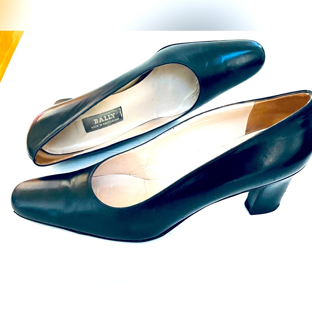 Bally Swiss brand navy blue real leather heels  comfy block heels vintage US 10